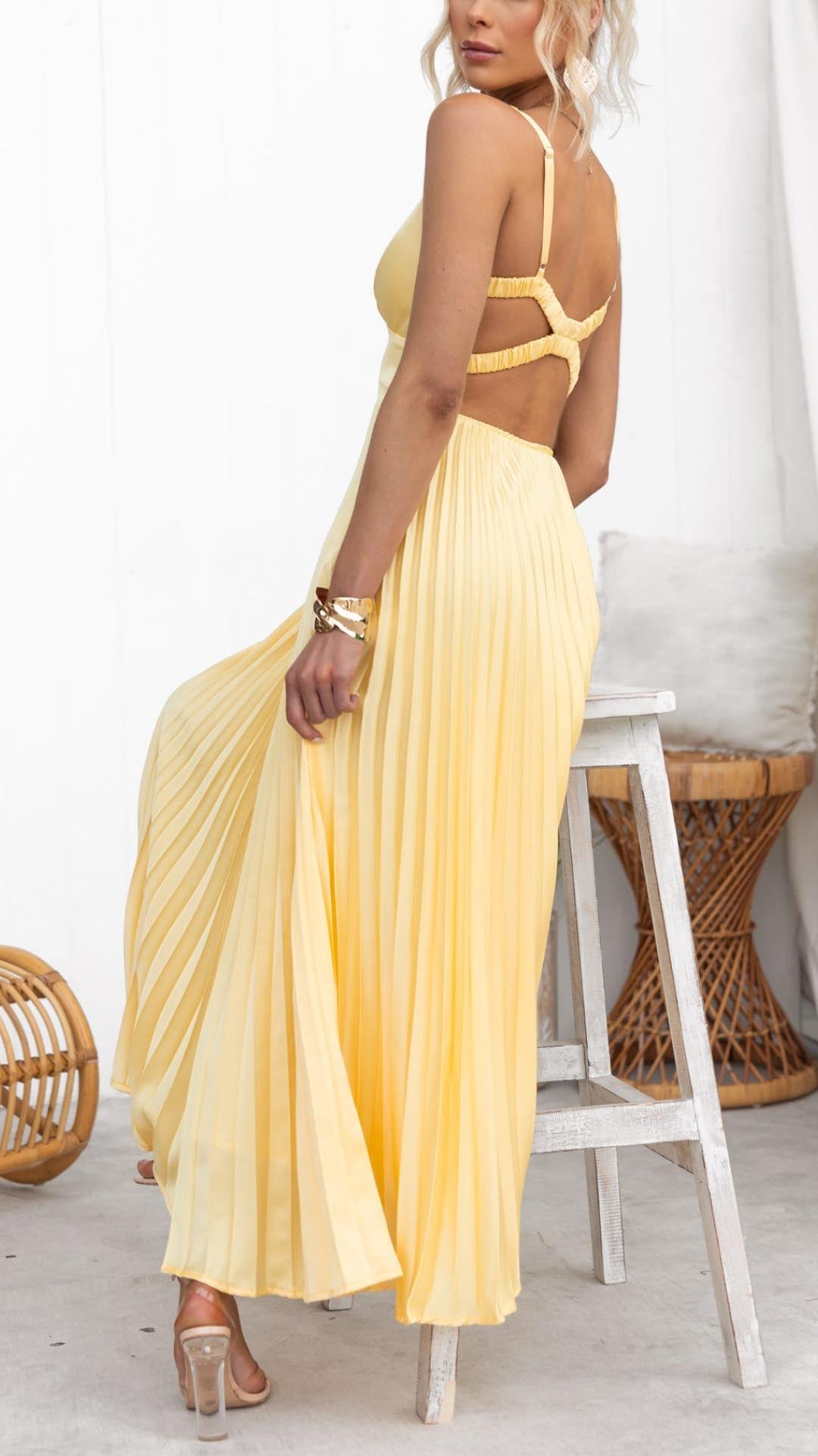 Sunray™ – Yellow Pleated V-Neck Maxi Dress